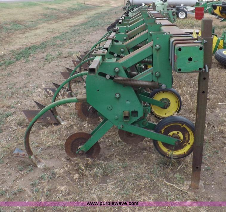 image for item H7019 John Deere 885 cultivator