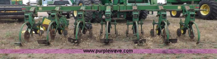 image for item H7019 John Deere 885 cultivator