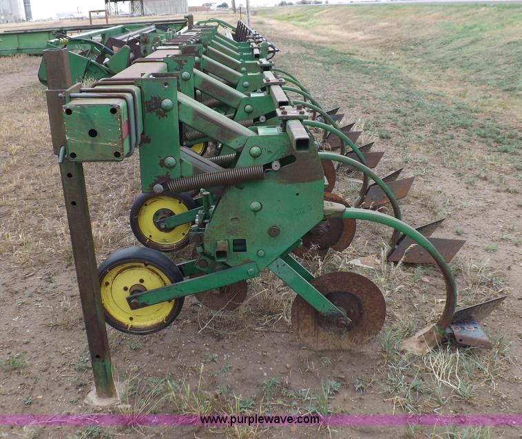 image for item H7019 John Deere 885 cultivator