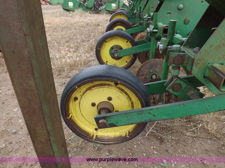 image for item H7019 John Deere 885 cultivator