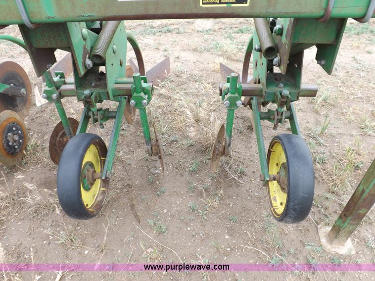 image for item H7019 John Deere 885 cultivator