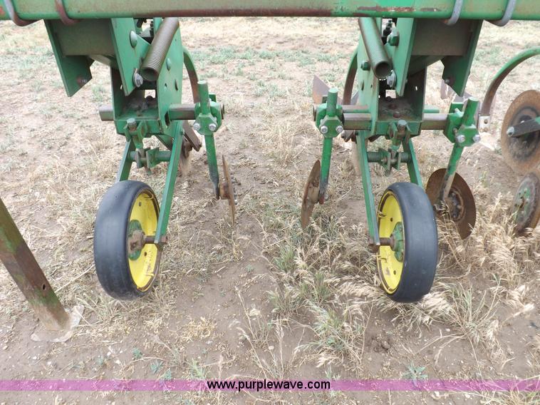 image for item H7019 John Deere 885 cultivator