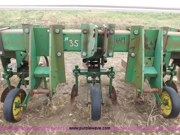image for item H7019 John Deere 885 cultivator