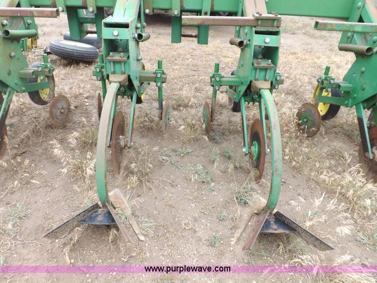 image for item H7019 John Deere 885 cultivator