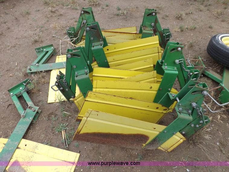 image for item H7019 John Deere 885 cultivator