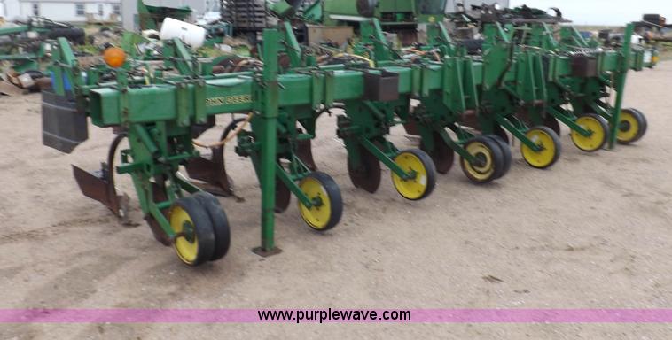 image for item H7020 John Deere 886 cultivator