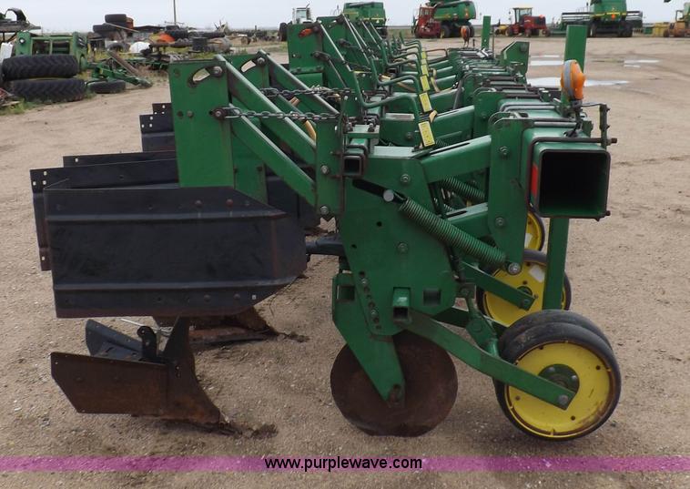 image for item H7020 John Deere 886 cultivator
