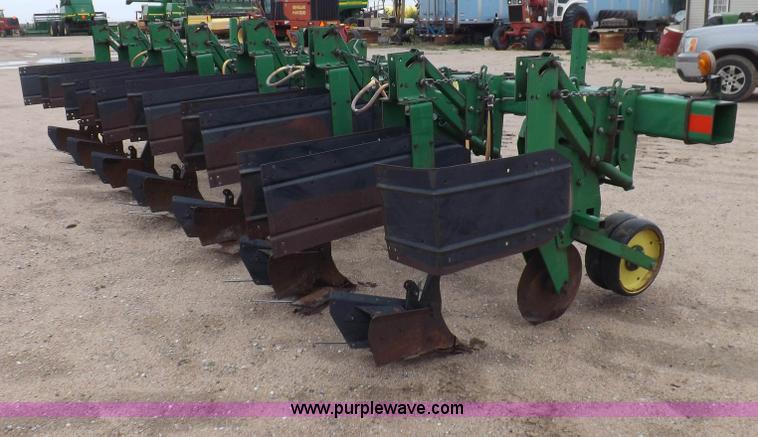 image for item H7020 John Deere 886 cultivator