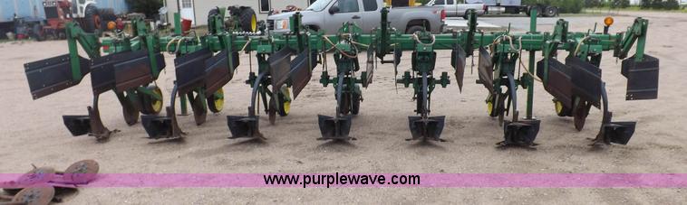 image for item H7020 John Deere 886 cultivator
