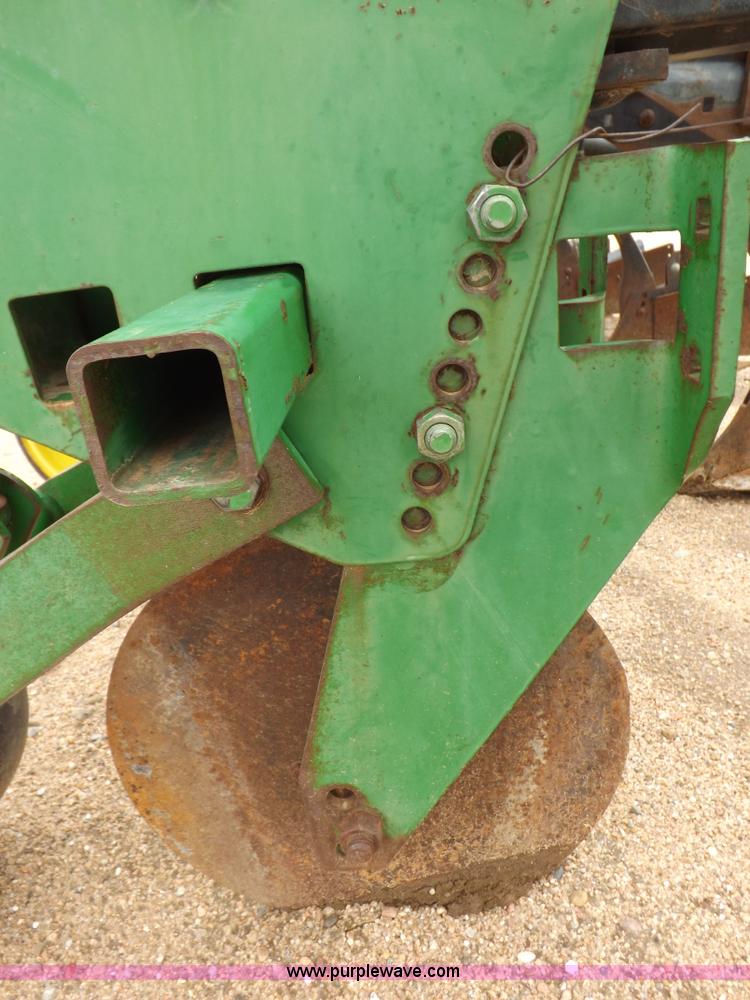 image for item H7020 John Deere 886 cultivator