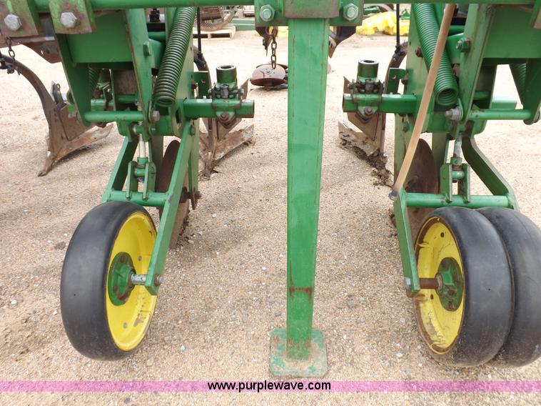 image for item H7020 John Deere 886 cultivator