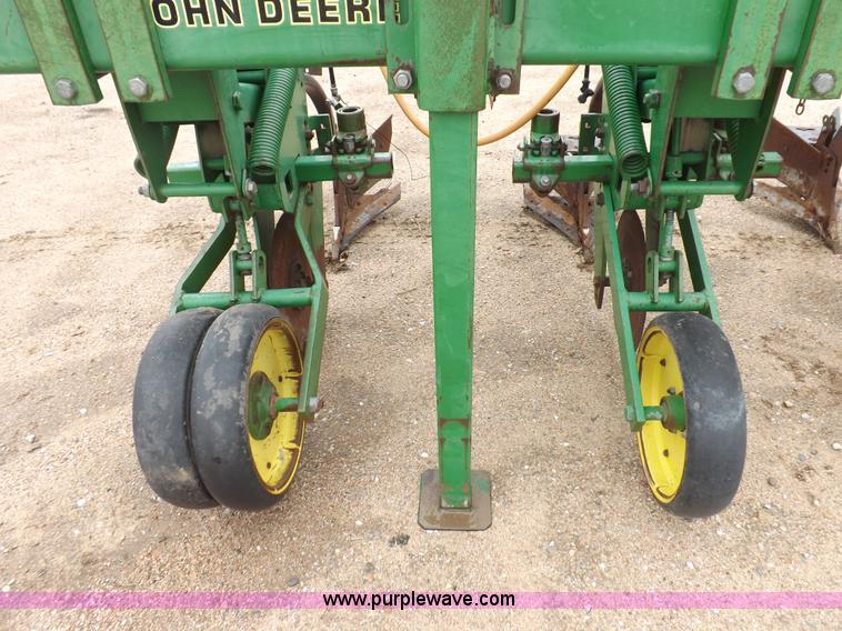 image for item H7020 John Deere 886 cultivator