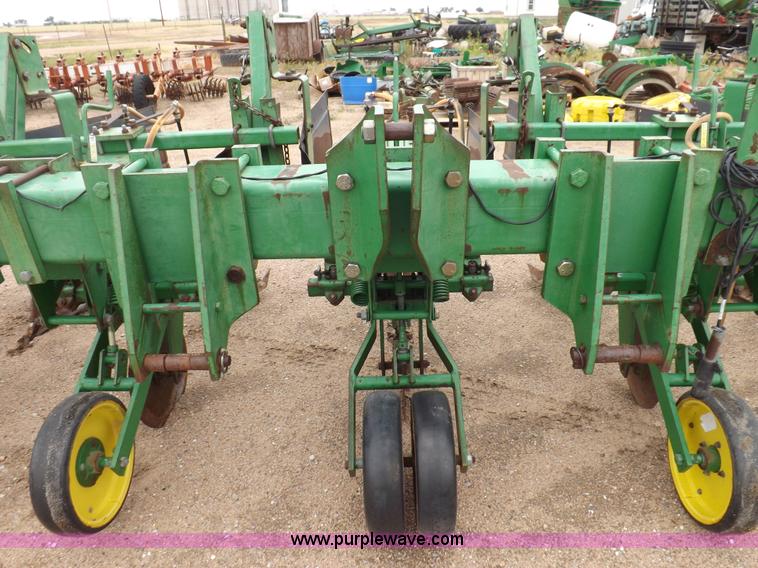 image for item H7020 John Deere 886 cultivator