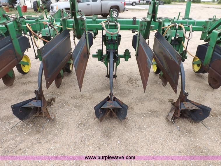 image for item H7020 John Deere 886 cultivator