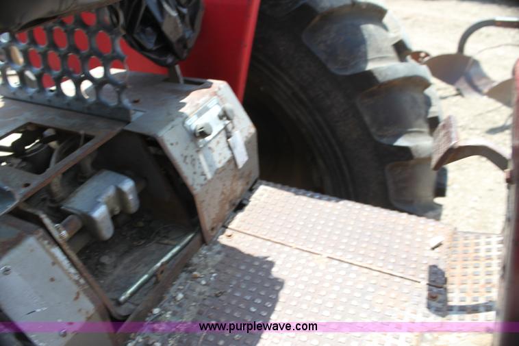 image for item H7433 Massey-Ferguson 180 tractor