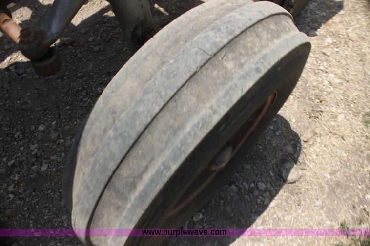 image for item H7433 Massey-Ferguson 180 tractor