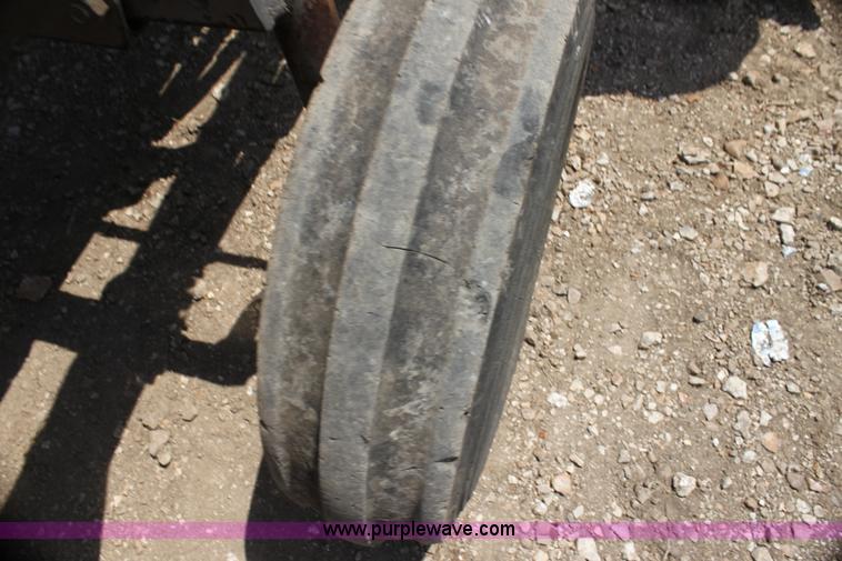 image for item H7433 Massey-Ferguson 180 tractor