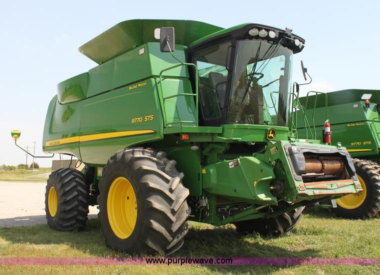 image for item H7444 2009 John Deere 9770 STS 2WD combine