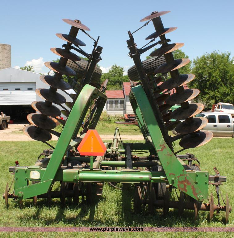 image for item H7462 John Deere 235 disk