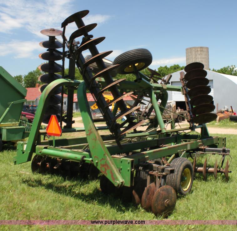 image for item H7462 John Deere 235 disk