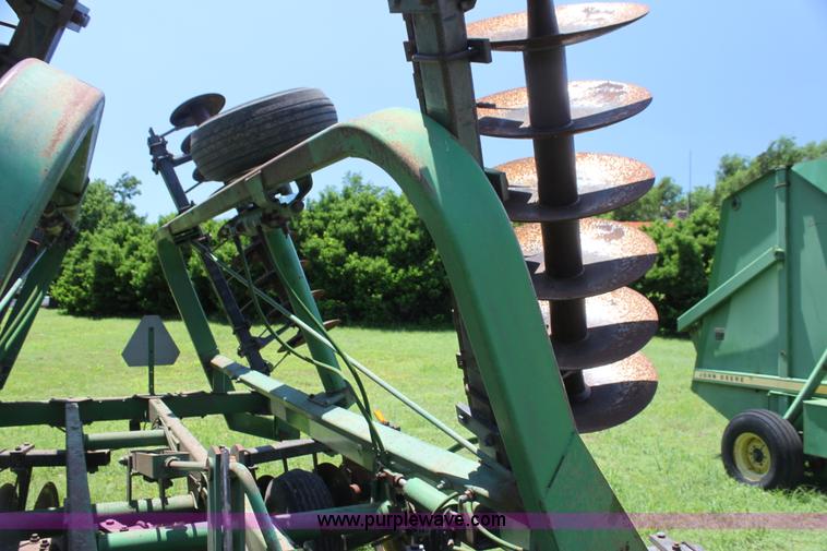 image for item H7462 John Deere 235 disk