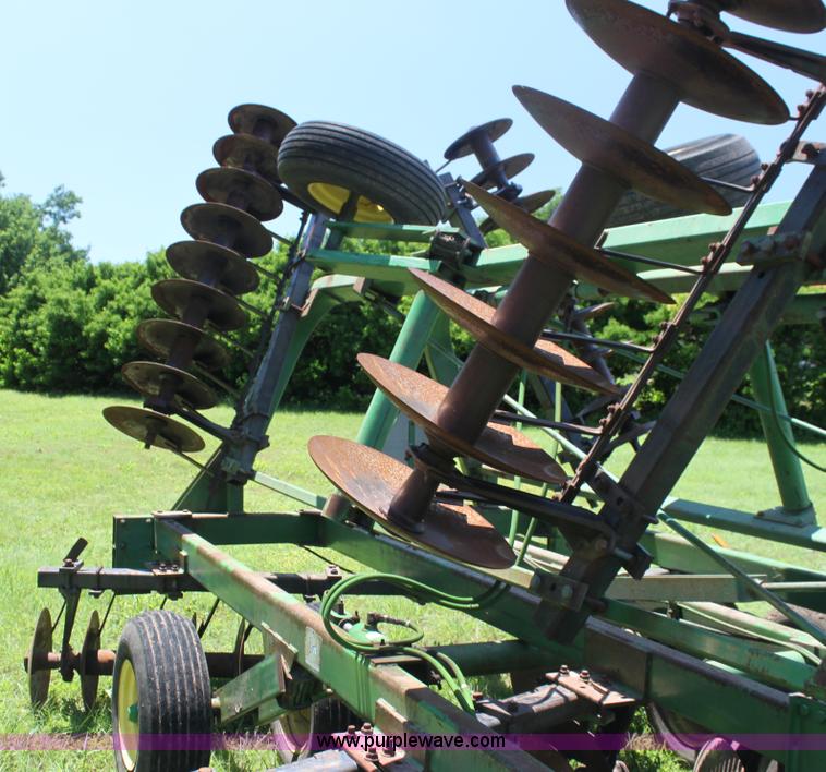 image for item H7462 John Deere 235 disk