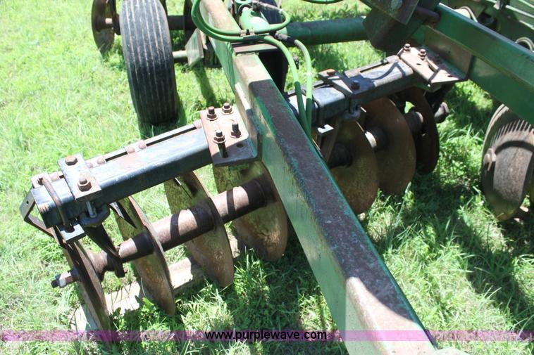 image for item H7462 John Deere 235 disk