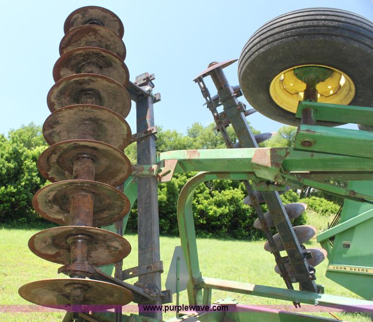 image for item H7462 John Deere 235 disk