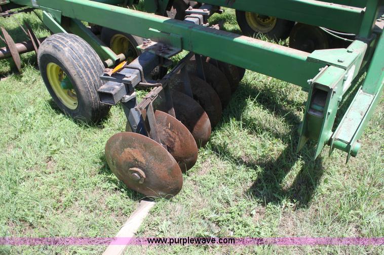 image for item H7462 John Deere 235 disk