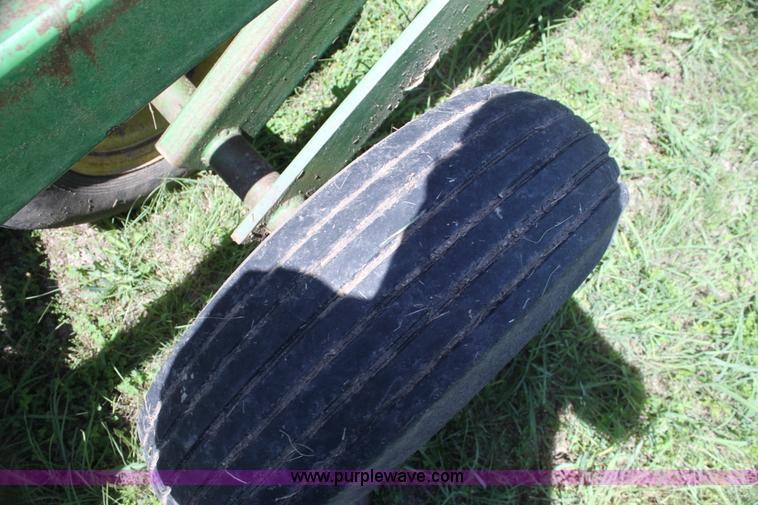 image for item H7462 John Deere 235 disk