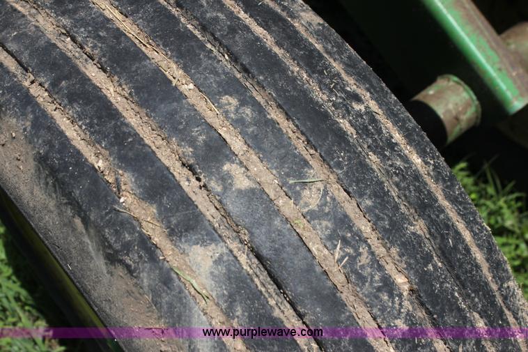 image for item H7462 John Deere 235 disk