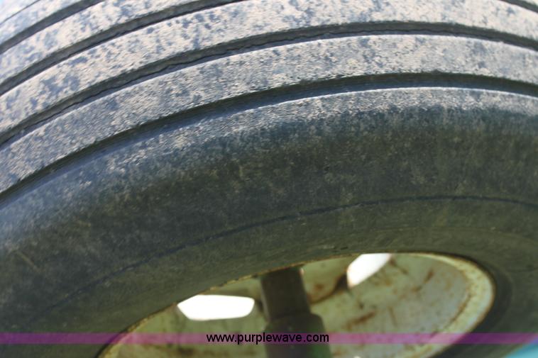 image for item H7462 John Deere 235 disk