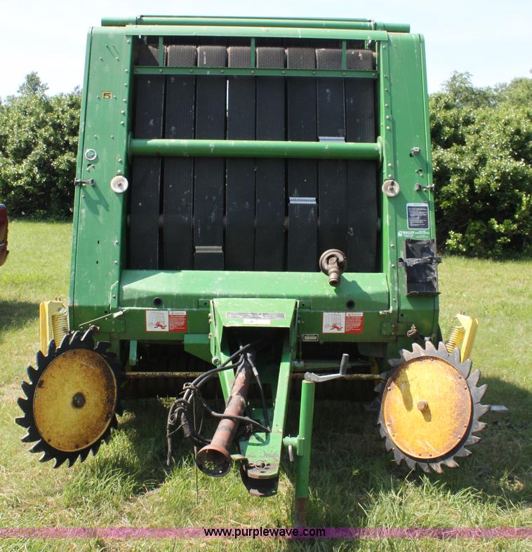 image for item H7474 1992 John Deere 1520 round baler
