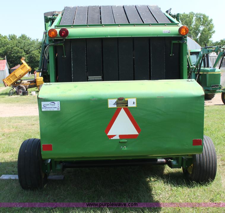 image for item H7474 1992 John Deere 1520 round baler