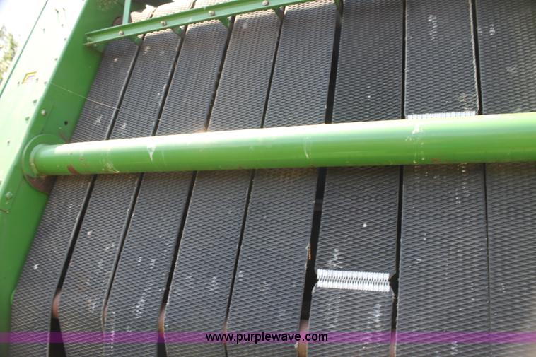 image for item H7474 1992 John Deere 1520 round baler