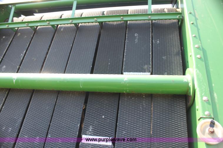 image for item H7474 1992 John Deere 1520 round baler