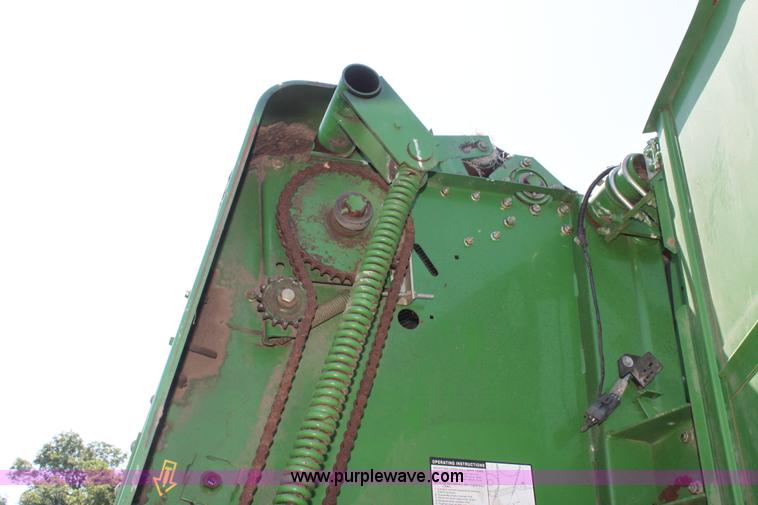 image for item H7474 1992 John Deere 1520 round baler