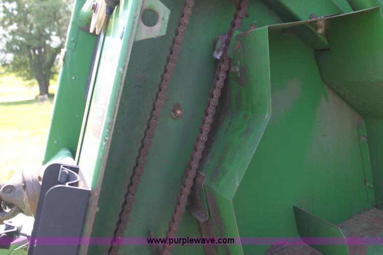 image for item H7474 1992 John Deere 1520 round baler