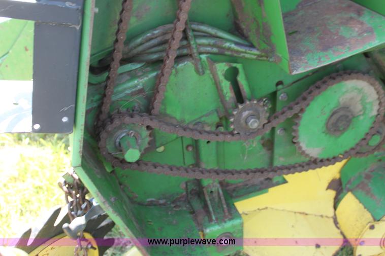 image for item H7474 1992 John Deere 1520 round baler
