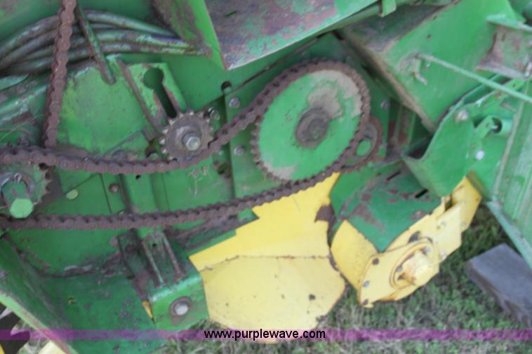 image for item H7474 1992 John Deere 1520 round baler