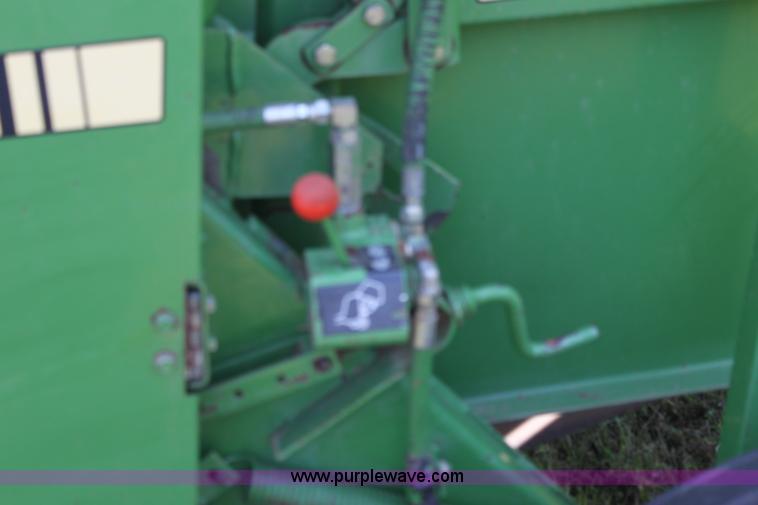 image for item H7474 1992 John Deere 1520 round baler