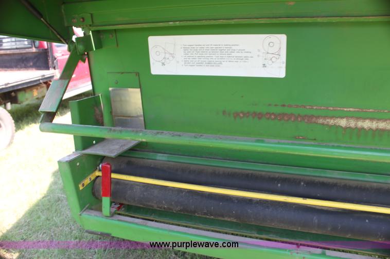 image for item H7474 1992 John Deere 1520 round baler