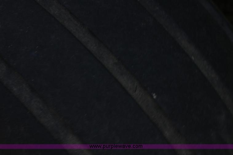 image for item H7474 1992 John Deere 1520 round baler