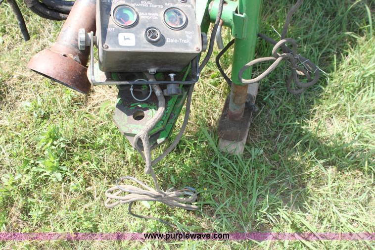 image for item H7474 1992 John Deere 1520 round baler