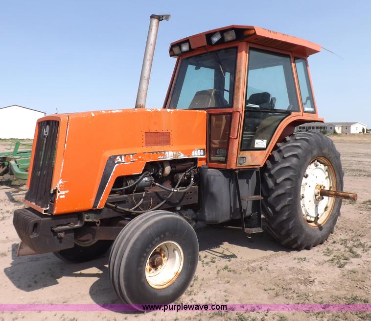 image for item I7745 1982 Allis Chalmers 8050 tractor