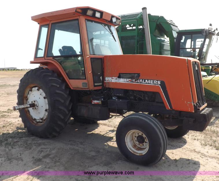 image for item I7745 1982 Allis Chalmers 8050 tractor