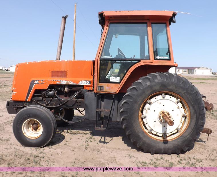 image for item I7745 1982 Allis Chalmers 8050 tractor