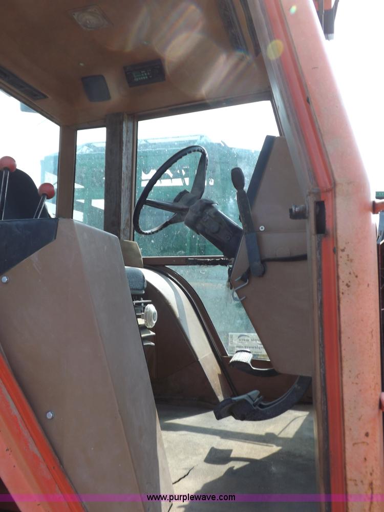 image for item I7745 1982 Allis Chalmers 8050 tractor