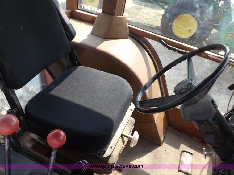 image for item I7745 1982 Allis Chalmers 8050 tractor