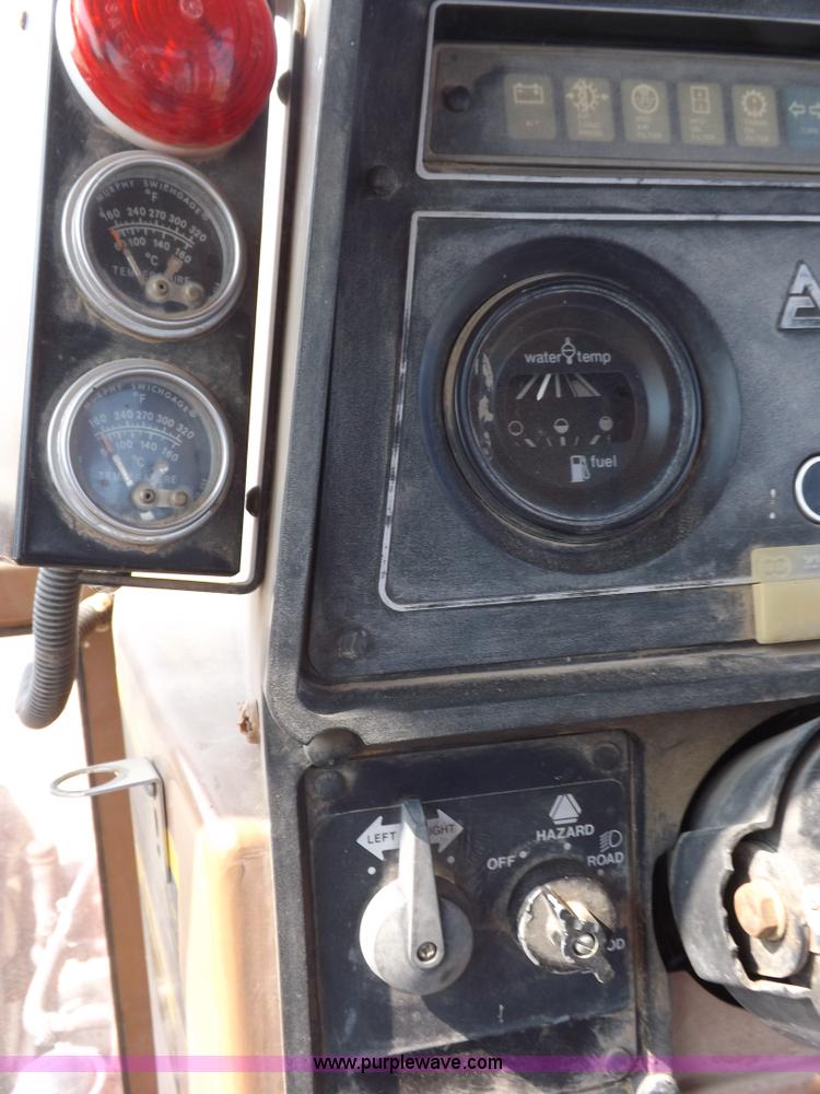 image for item I7745 1982 Allis Chalmers 8050 tractor